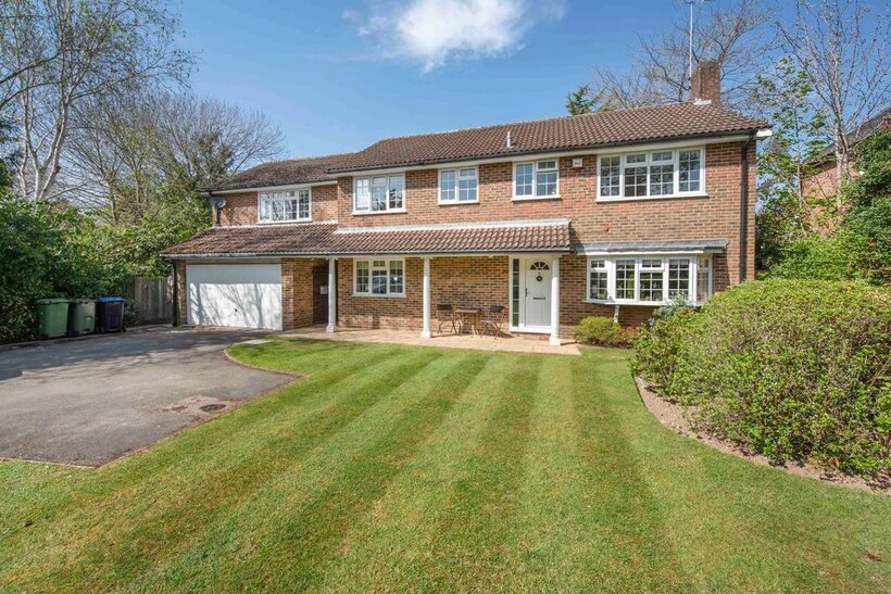 Ashcroft Park, Cobham, KT11 2DN 5 bed detached house to rent - £4,250 pcm (£981 pw)