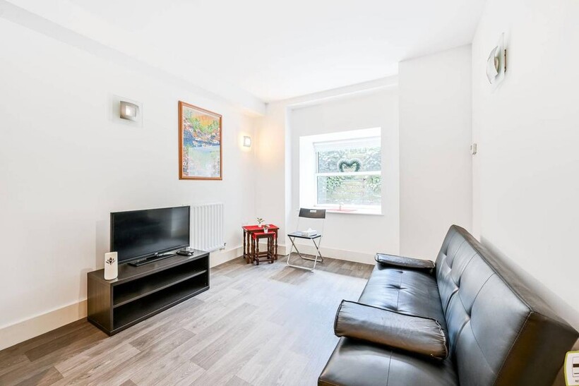Cadogan Road, Woolwich, London, SE18 1 bed flat to rent - £1,590 pcm (£367 pw)