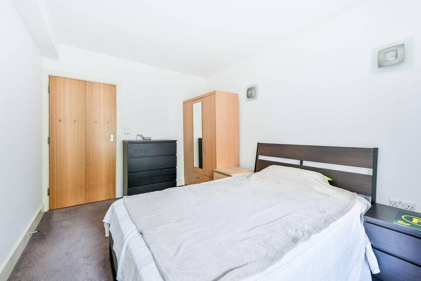 Cadogan Road, Woolwich, London, SE18 1 bed flat to rent - £1,590 pcm (£367 pw)