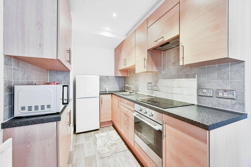 Cadogan Road, Woolwich, London, SE18 1 bed flat to rent - £1,590 pcm (£367 pw)