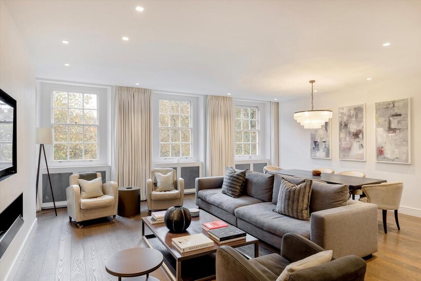 Cadogan Square, London, SW1X 3 bed flat to rent - £14,300 pcm (£3,300 pw)