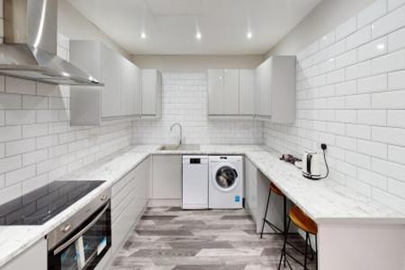 Thornville Mount, Leeds 4 bed house to rent - £693 pcm (£160 pw)