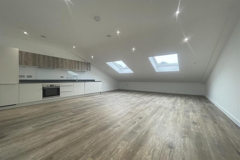 Springfield House, Ashwood Way RG23 1 bed apartment to rent - £1,220 pcm (£282 pw)