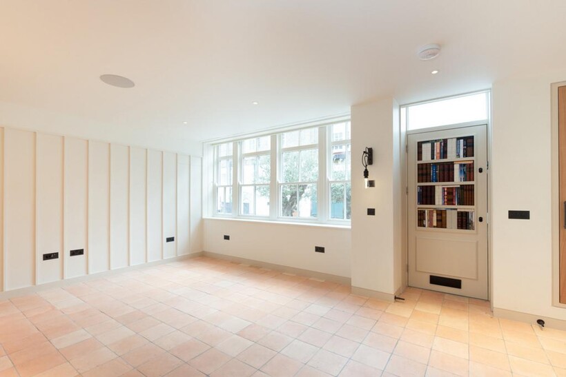 Devonshire Close, London, W1G 2 bed mews to rent - £9,750 pcm (£2,250 pw)