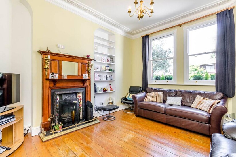 Estreham Road, Streatham Common... 5 bed end of terrace house to rent - £3,995 pcm (£922 pw)