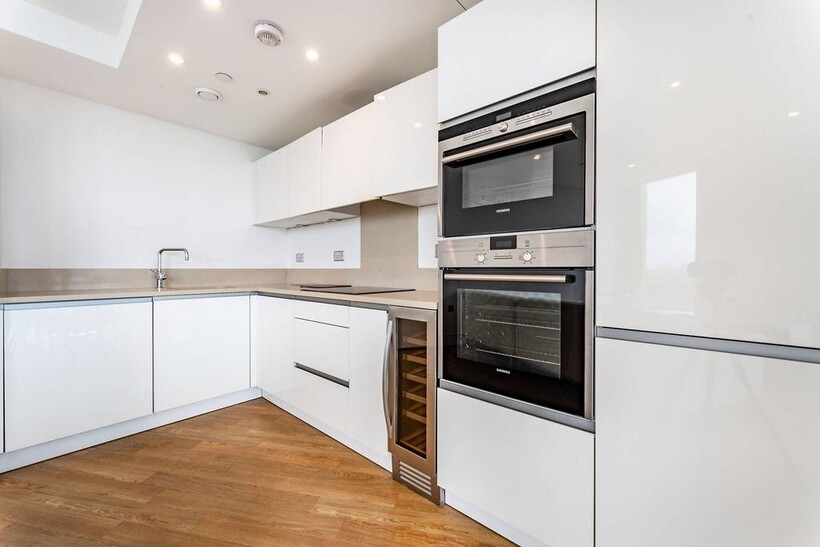 Maple Quays, Canada Water, London, SE16 2 bed flat to rent - £3,575 pcm (£825 pw)