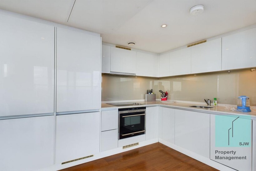 Marsh Wall, London E14 2 bed apartment to rent - £3,350 pcm (£773 pw)
