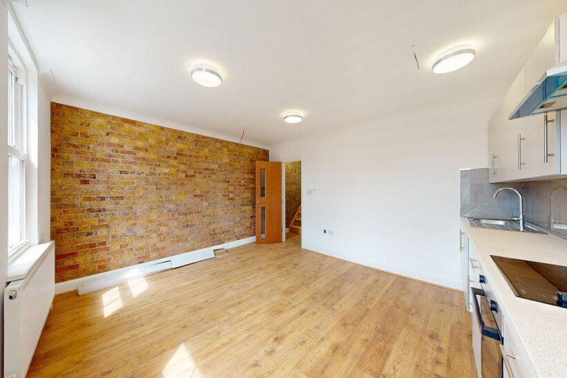 NW10 3 bed apartment to rent - £2,999 pcm (£692 pw)