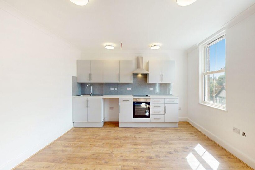 NW10 3 bed apartment to rent - £2,999 pcm (£692 pw)