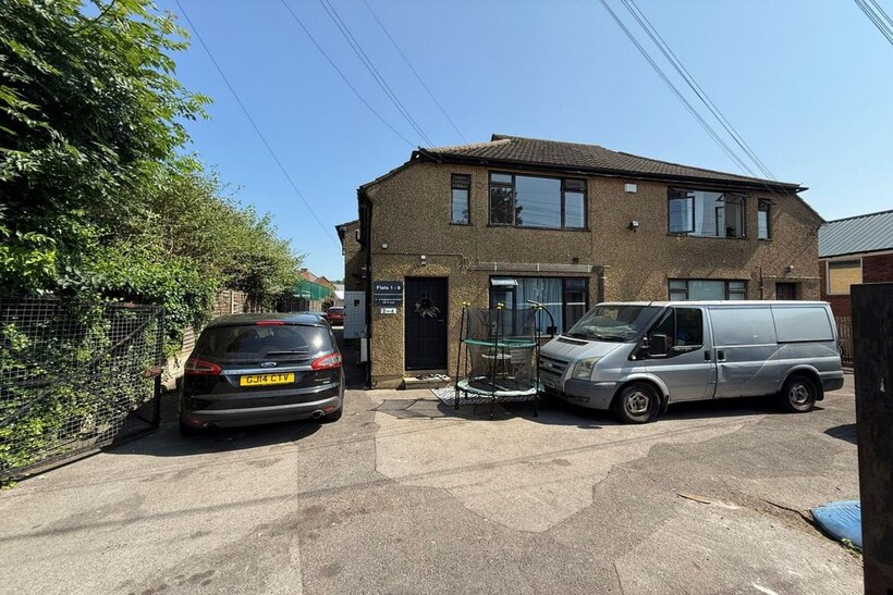 Copyground Court, High Wycombe 1 bed apartment to rent - £1,075 pcm (£248 pw)