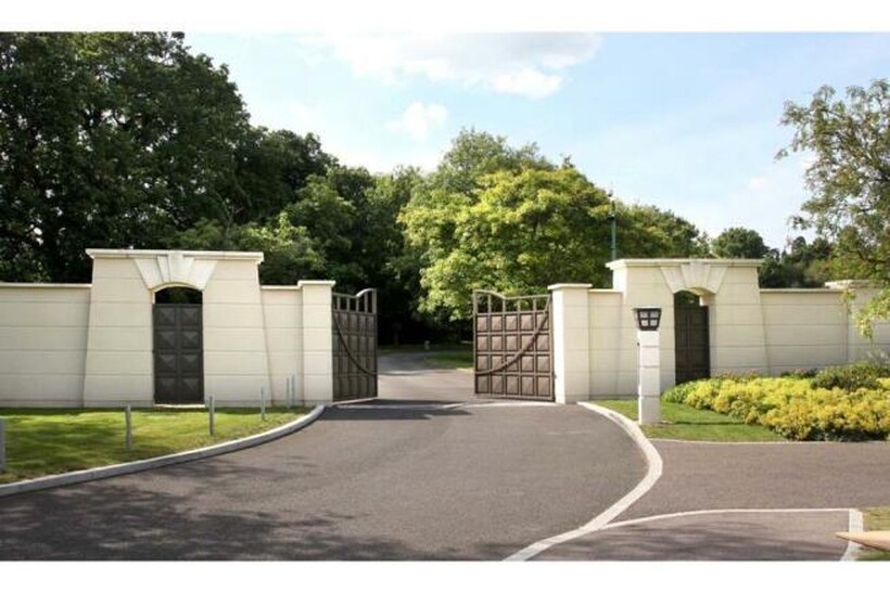 Charters Road, Sunningdale 3 bed apartment to rent - £8,000 pcm (£1,846 pw)