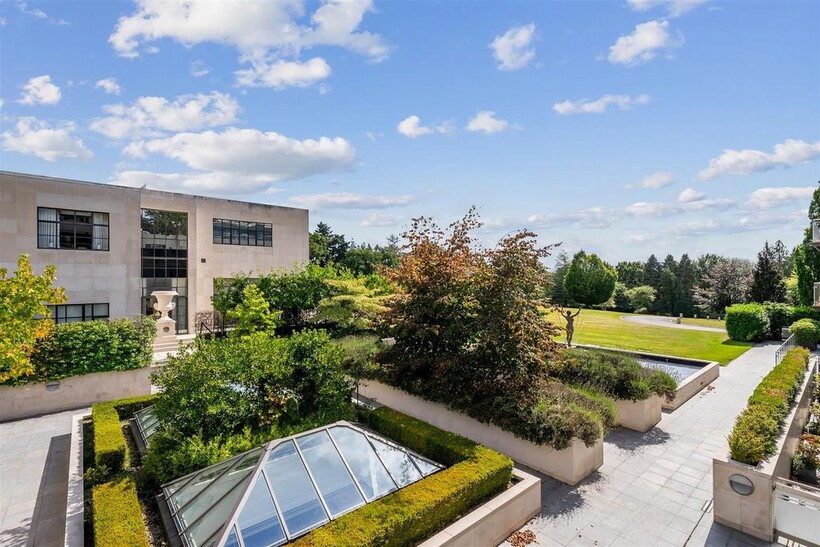 Charters Road, Sunningdale 3 bed apartment to rent - £8,000 pcm (£1,846 pw)