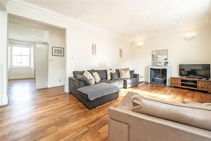 Linden Gardens, London W2 3 bed flat to rent - £7,800 pcm (£1,800 pw)