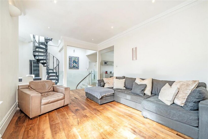 Linden Gardens, London W2 3 bed flat to rent - £7,800 pcm (£1,800 pw)