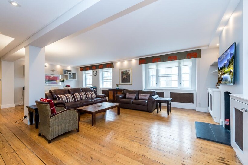 Crawford Street, London W1H 2 bed flat to rent - £4,658 pcm (£1,075 pw)