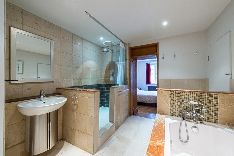 Crawford Street, London W1H 2 bed flat to rent - £4,658 pcm (£1,075 pw)