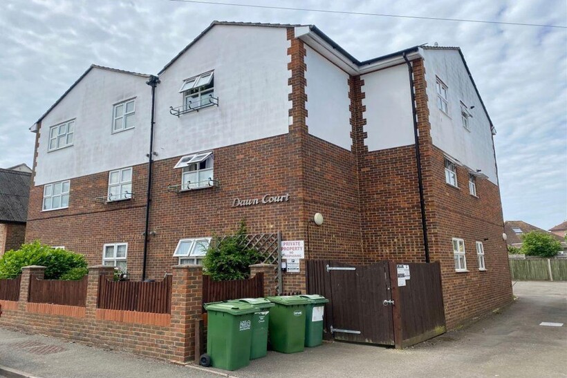 Chandler Road, Bexhill on Sea 2 bed flat to rent - £1,050 pcm (£242 pw)
