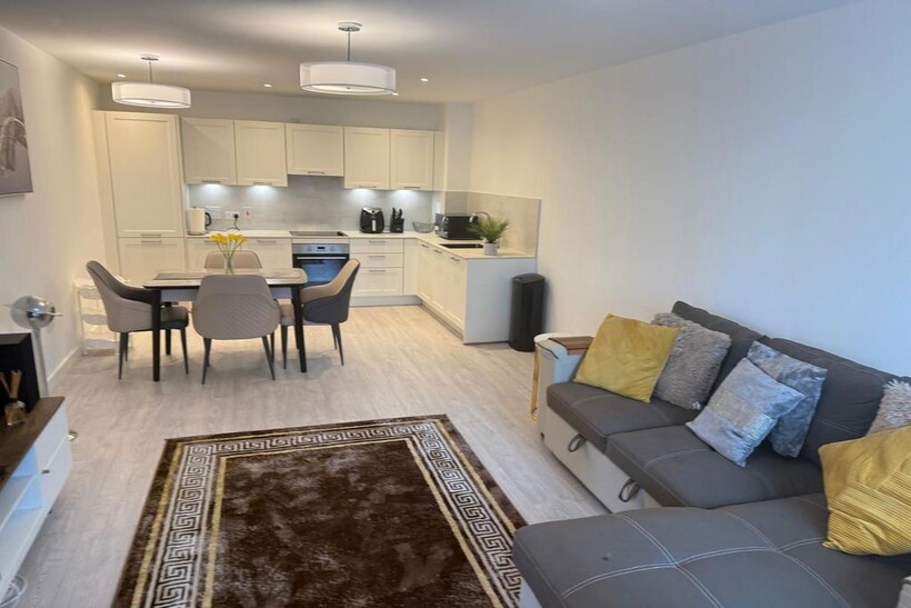 223 Harrow View, Harrow HA1 3 bed flat to rent - £6,000 pcm (£1,385 pw)