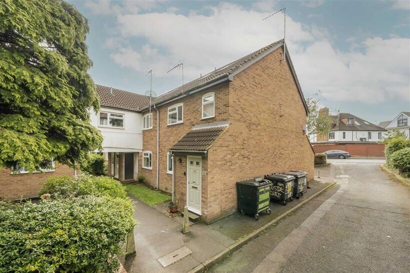 Oakington Avenue, Wembley HA9 2 bed maisonette to rent - £2,097 pcm (£484 pw)
