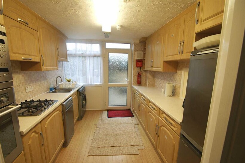 Barley Croft, Leverstock Green, Hemel... House share to rent - £580 pcm (£134 pw)