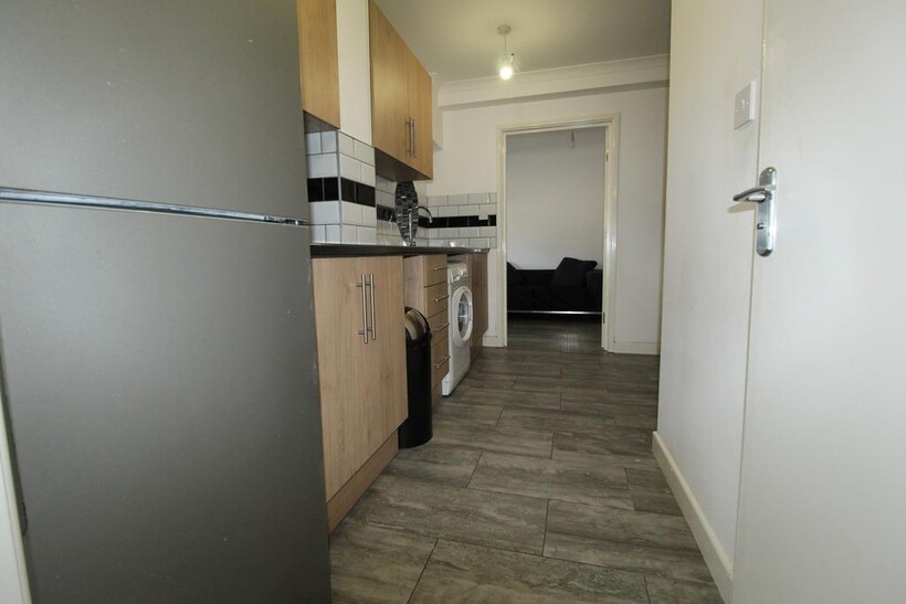 Aldborough Road South, Seven Kings... 1 bed flat to rent - £1,395 pcm (£322 pw)