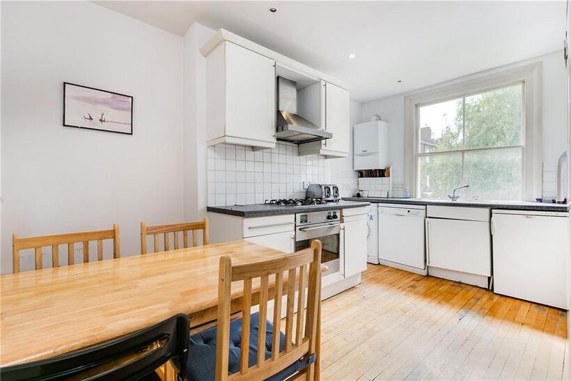 Sulgrave Road, London W6 3 bed maisonette to rent - £3,142 pcm (£725 pw)