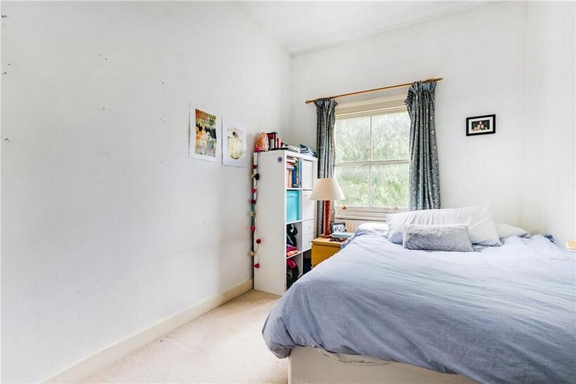 Sulgrave Road, London W6 3 bed maisonette to rent - £3,142 pcm (£725 pw)