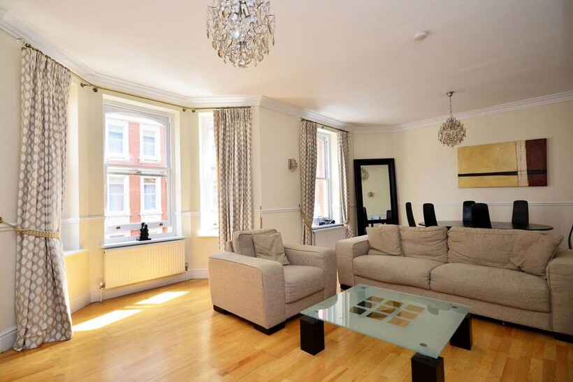 Eastcastle Street, Fitzrovia, London... 3 bed flat to rent - £9,533 pcm (£2,200 pw)