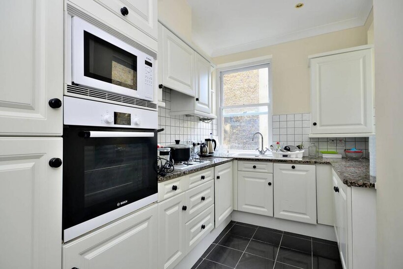 Eastcastle Street, Fitzrovia, London... 3 bed flat to rent - £9,533 pcm (£2,200 pw)