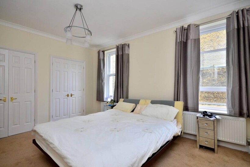 Eastcastle Street, Fitzrovia, London... 3 bed flat to rent - £9,533 pcm (£2,200 pw)