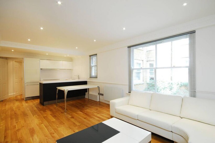 Manson Place, South Kensington... 2 bed maisonette to rent - £8,233 pcm (£1,900 pw)