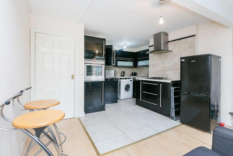 Essex Road, Islington, N1 3 bed apartment to rent - £3,350 pcm (£773 pw)