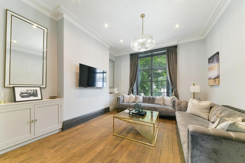 Gunter Grove, SW10 4 bed house to rent - £7,800 pcm (£1,800 pw)