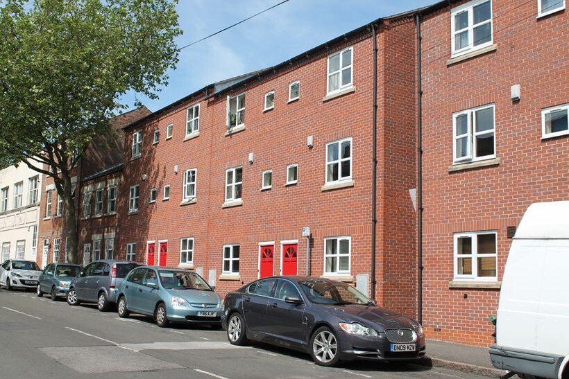152 North Sherwood Street... 4 bed townhouse to rent - £2,496 pcm (£576 pw)