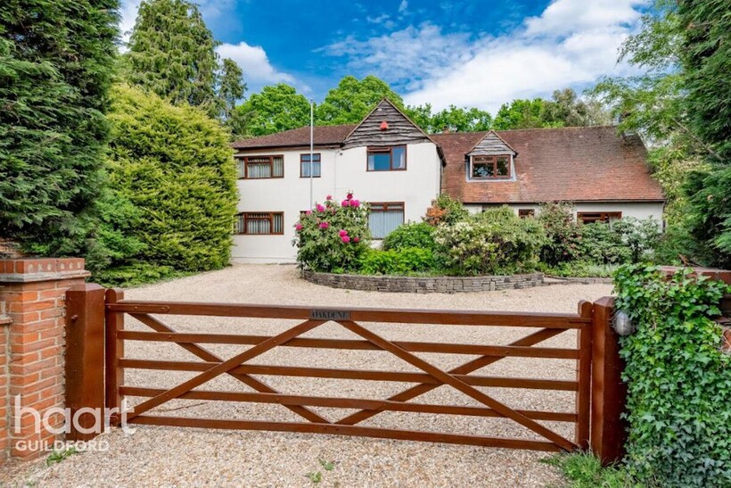 Frimley Road, Surrey 6 bed detached house to rent - £3,950 pcm (£912 pw)