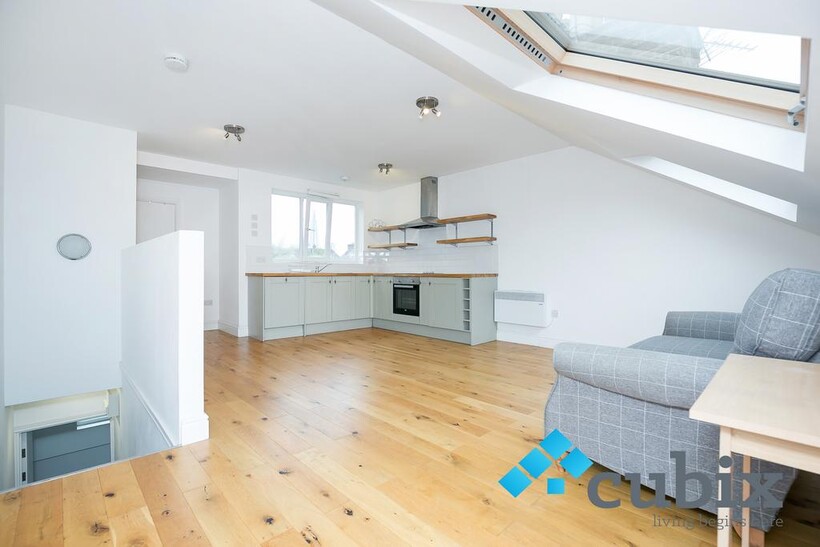 Surrey Square, London SE17 3 bed flat to rent - £3,350 pcm (£773 pw)