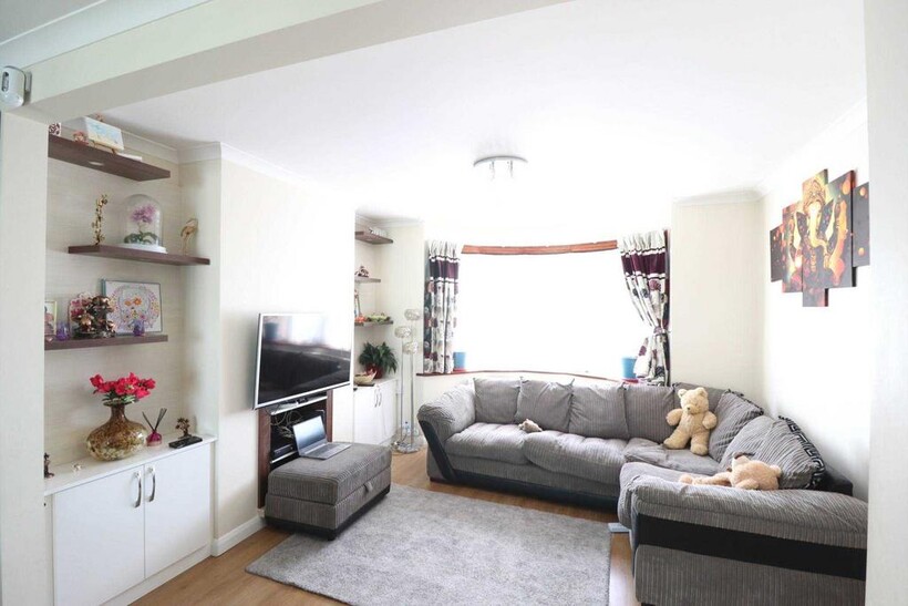 Cressex Road, High Wycombe HP12 4 bed semi-detached house to rent - £2,160 pcm (£498 pw)