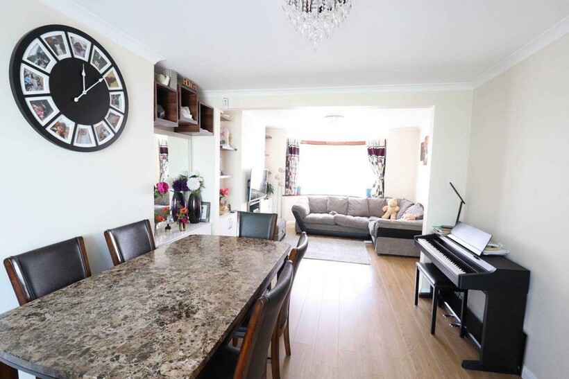 Cressex Road, High Wycombe HP12 4 bed semi-detached house to rent - £2,160 pcm (£498 pw)