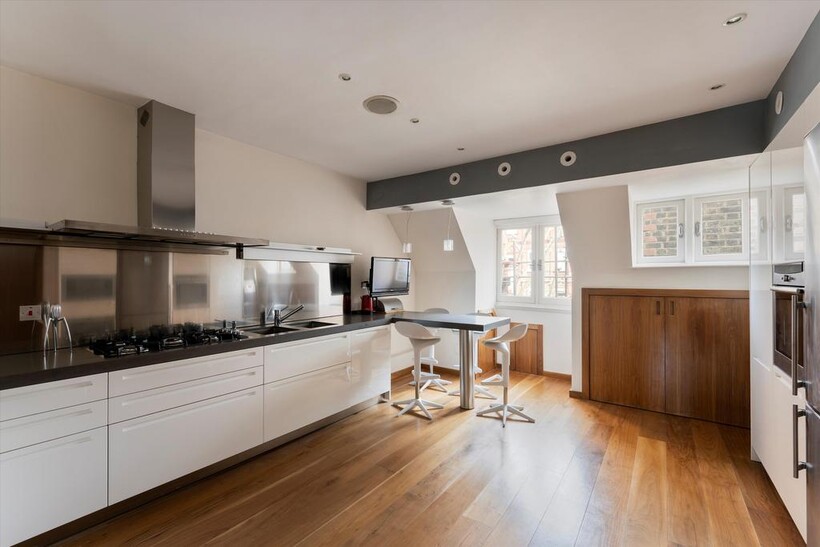 Collingham Gardens, South Kensington... 5 bed flat to rent - £11,917 pcm (£2,750 pw)