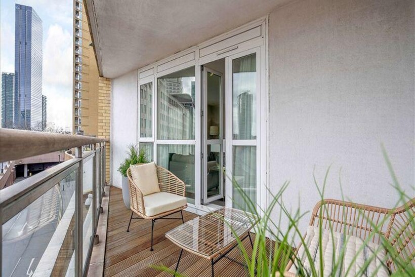 Westferry Circus, London E14 2 bed apartment to rent - £3,870 pcm (£893 pw)