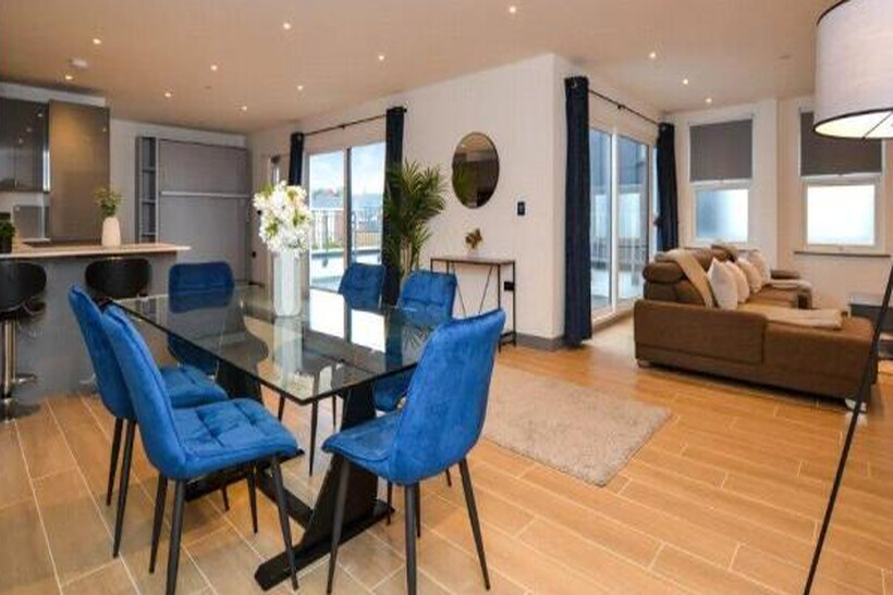 Avenir Court, Ballards Lane, London 3 bed apartment to rent - £3,350 pcm (£773 pw)