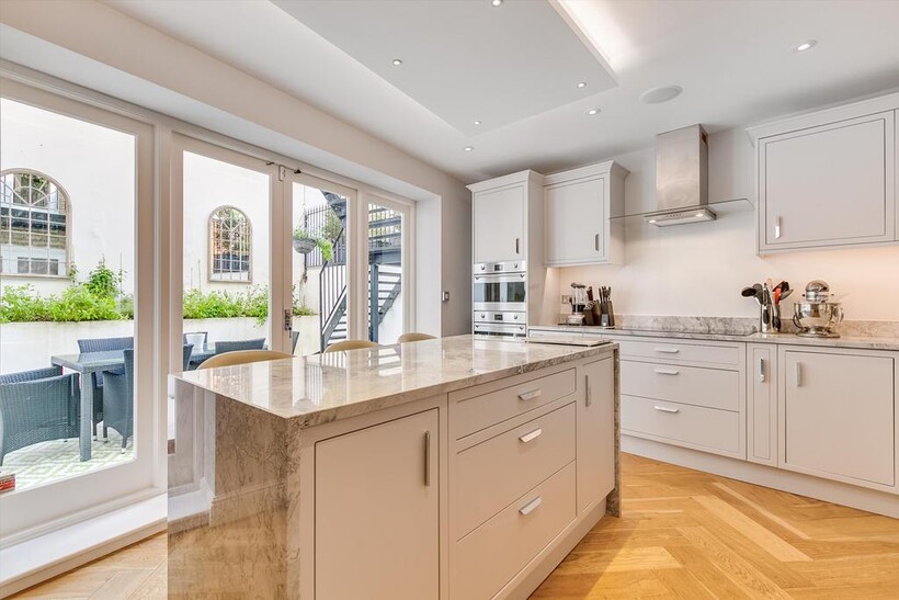 Crescent Grove, London, SW4 5 bed townhouse to rent - £11,000 pcm (£2,538 pw)