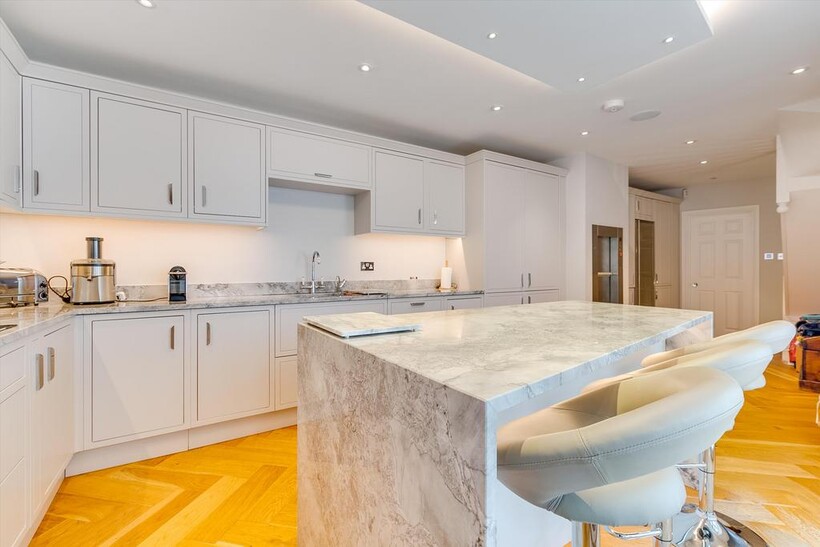 Crescent Grove, London, SW4 5 bed townhouse to rent - £11,000 pcm (£2,538 pw)