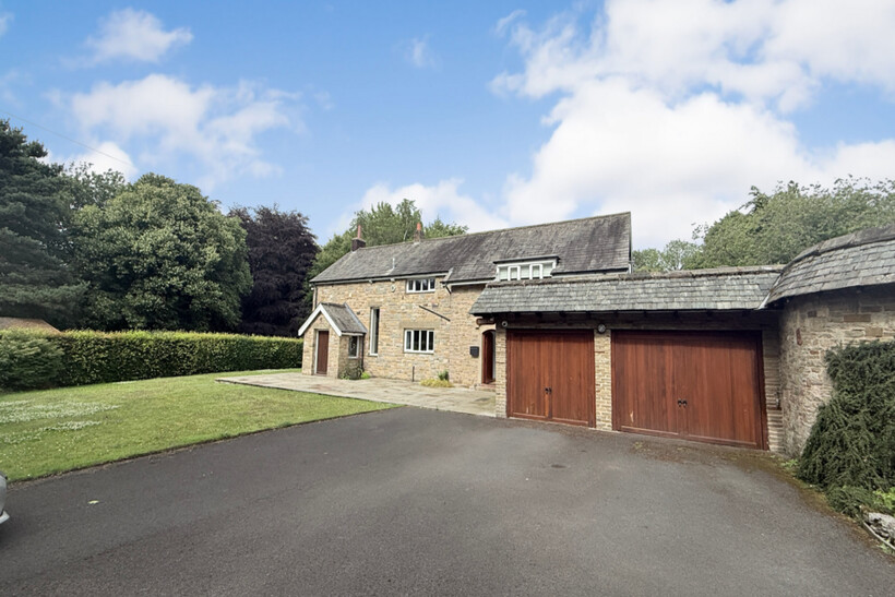 Sharoe Green Lane, Preston PR2 4 bed detached house to rent - £4,250 pcm (£981 pw)