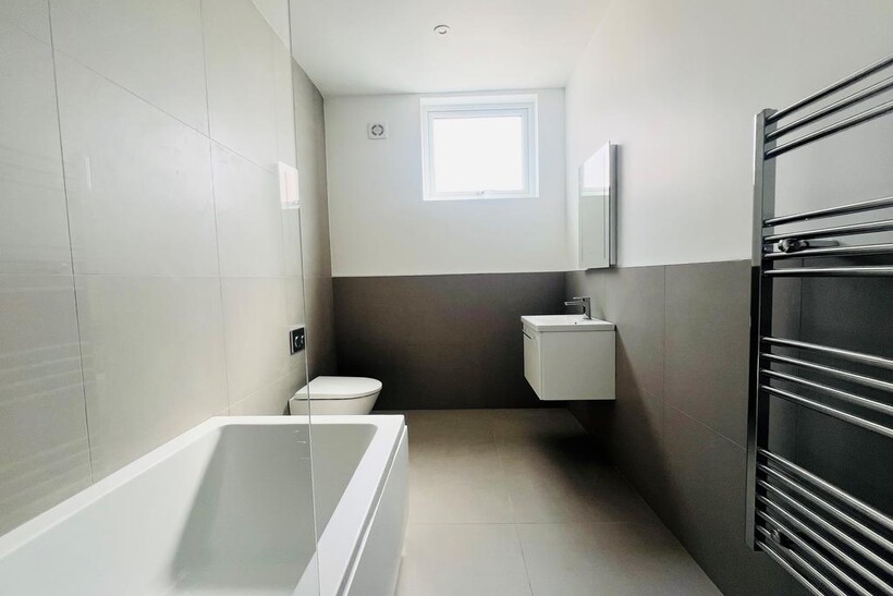 High Street 1 bed apartment to rent - £1,425 pcm (£329 pw)