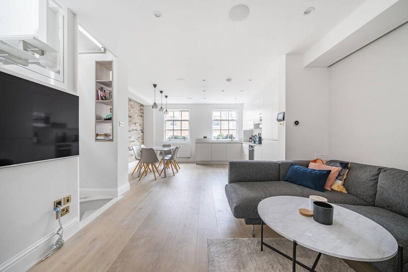 Windmill Street, Fitzrovia, London, W1T 3 bed flat to rent - £9,533 pcm (£2,200 pw)