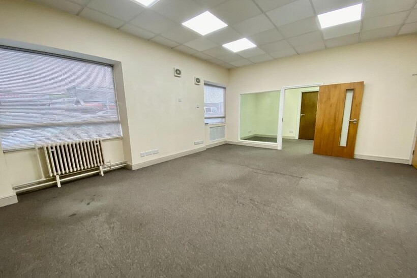 Fowler Road, Hainault Property to rent - £958 pcm (£221 pw)