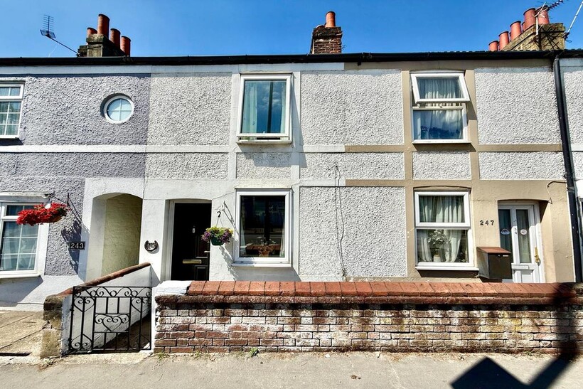 Leatherhead 2 bed terraced house to rent - £1,795 pcm (£414 pw)