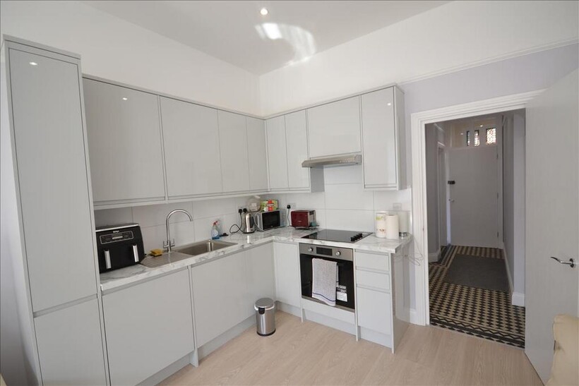 Grove Road, London, NW2 2 bed flat to rent - £2,197 pcm (£507 pw)
