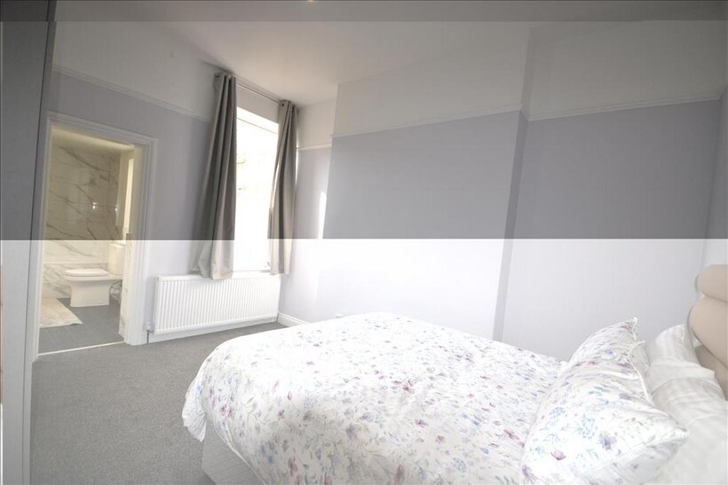 Grove Road, London, NW2 2 bed flat to rent - £2,197 pcm (£507 pw)